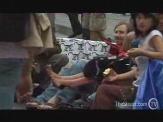 iPhone Posers wait for iPhone