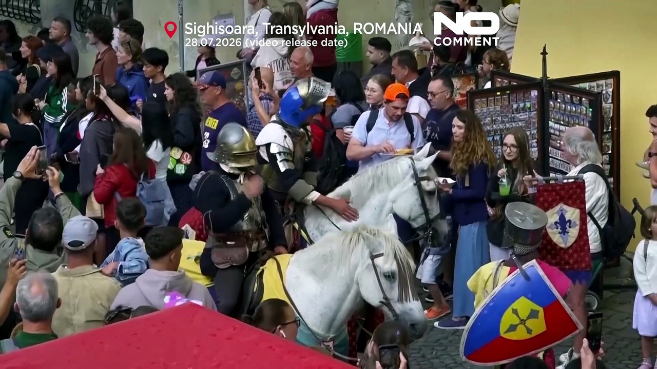 أزياء وكرنفالات من العصور الوسطى تملأ شوارع سيغيشوارا في رومانيا
