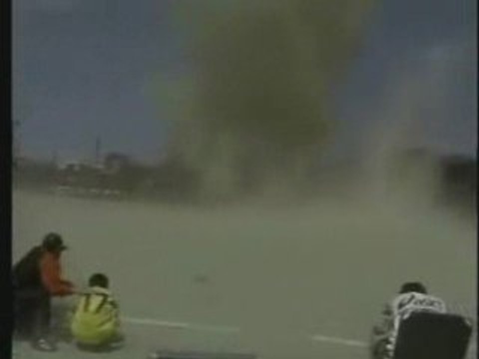 Tornade japon pendant un match de foot !!!