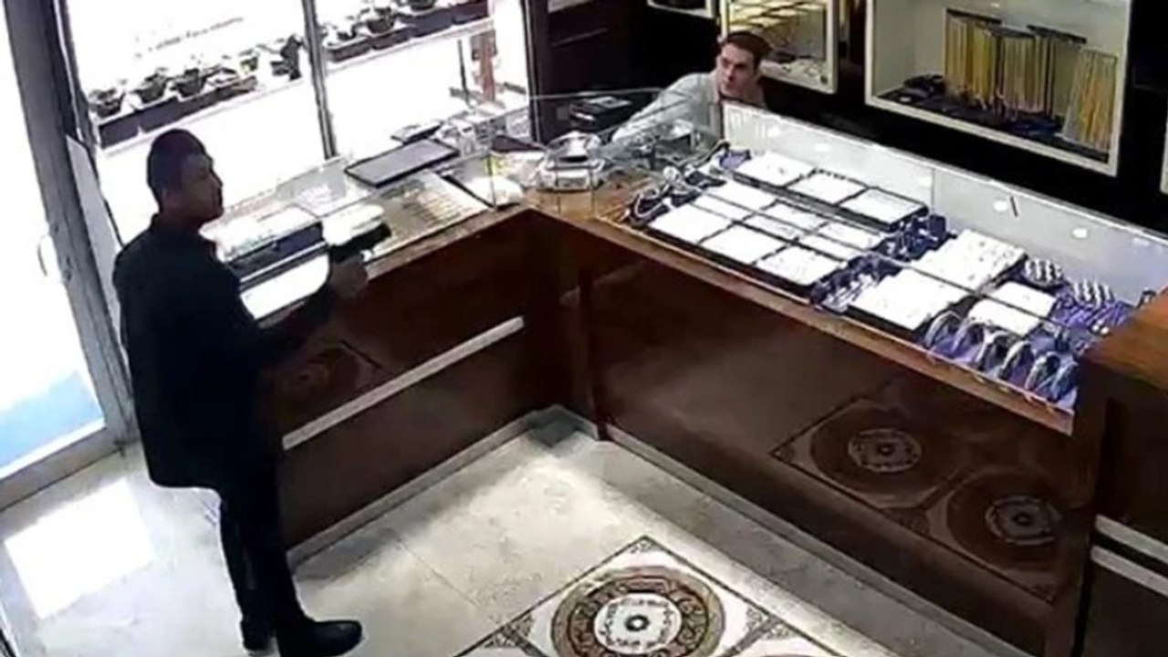 Kuyumcu, soygun girişiminde öldürülmüş