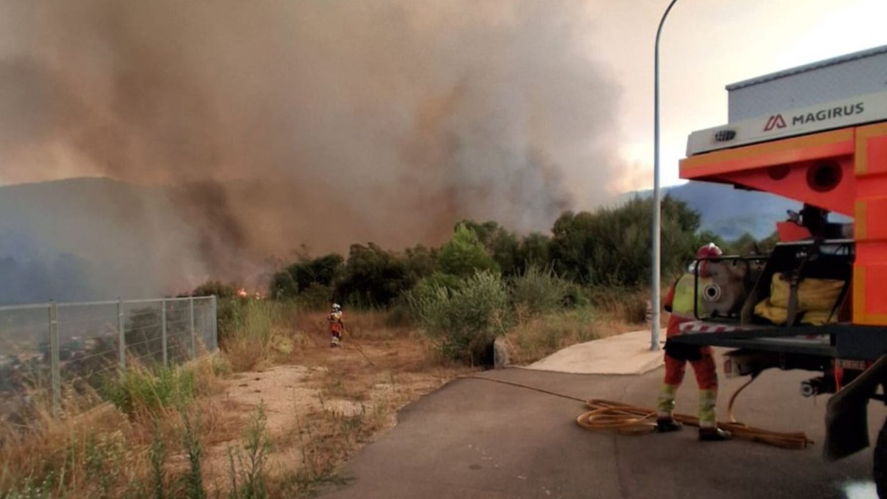 Levantado el confinamiento de Vall de Uxó mientras el incendio calcina ya 8.500 hectáreas