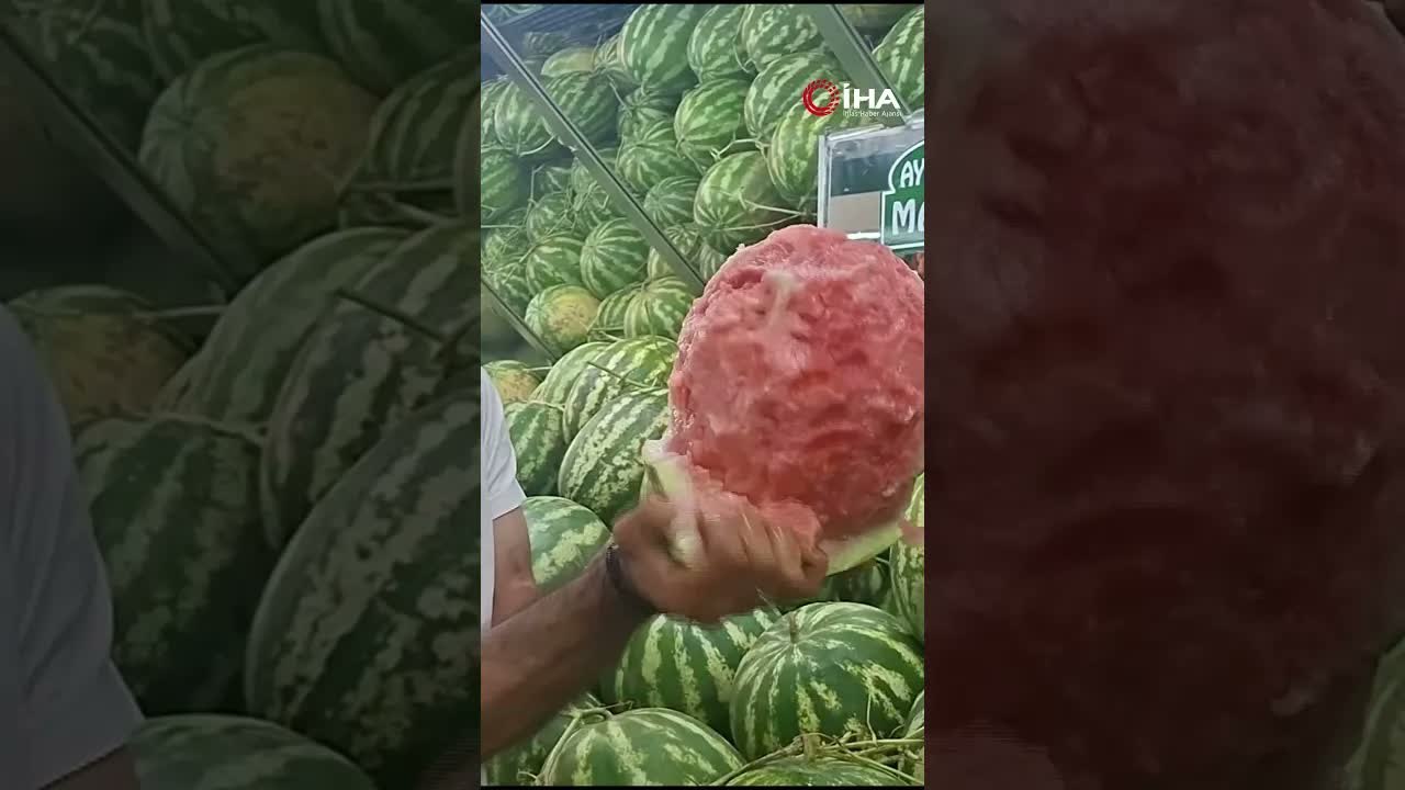 Bıçaksız Soyulan Karpuz İlgi Odağı Oldu