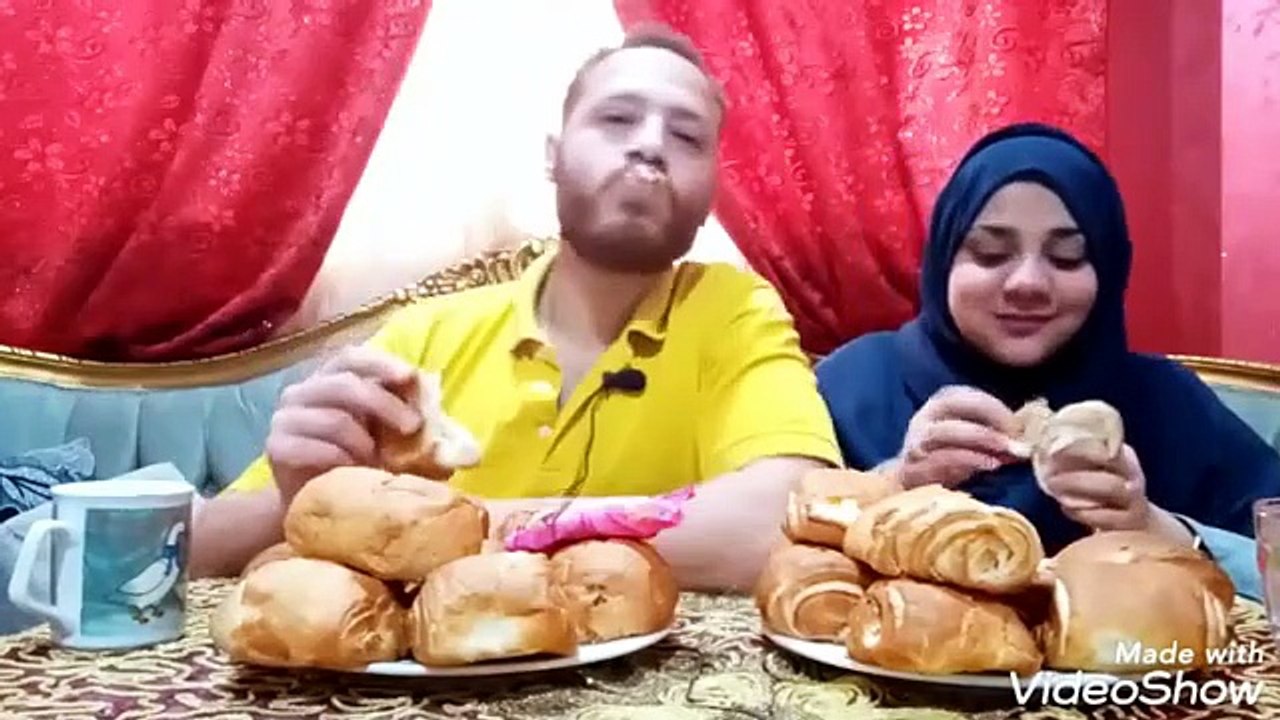 تحدي اكل كميه كبيره من السندوتشات