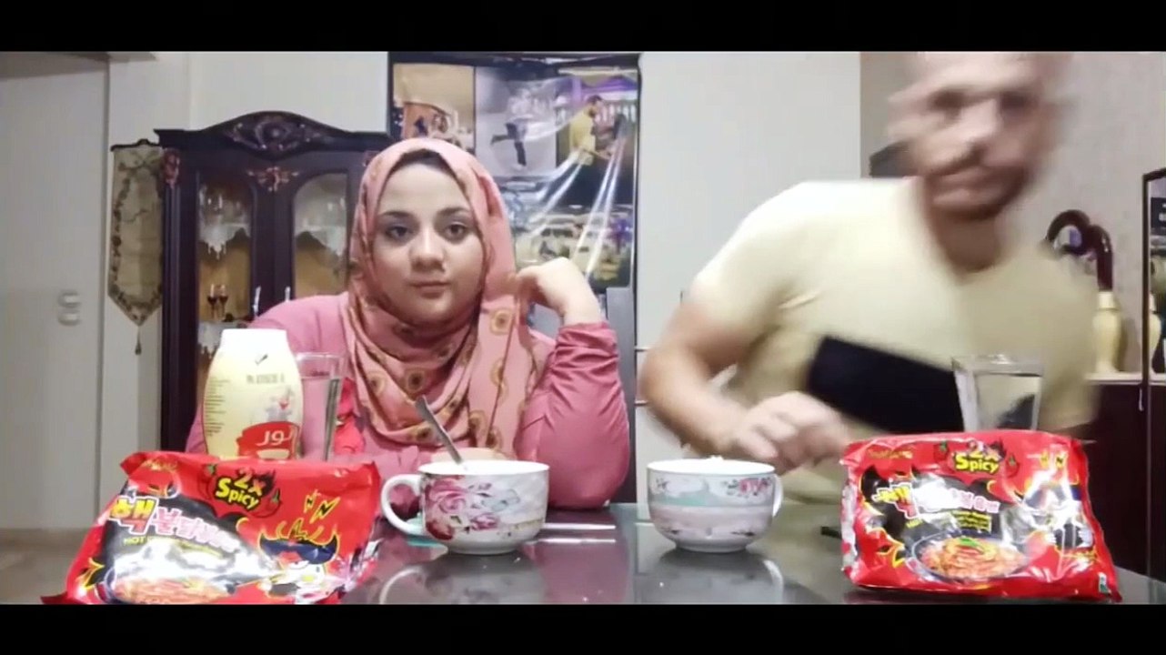 تحدي اكل الاندومي الكوري الحار شطه نار