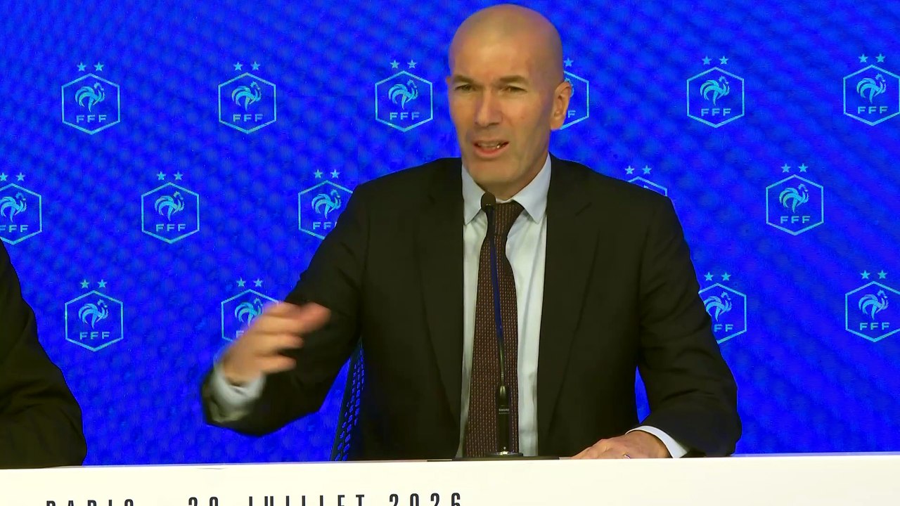Désormais à la tête des Bleus, Zinédine Zidane a fait part de son émotion - Foot - Bleus