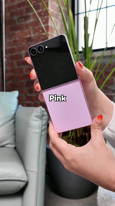 Pink vs. Cream vs. Graphite: The Galaxy Z Flip Showdown