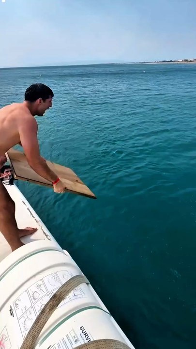 Ils perdent le bouclier de Champion de France dans la mer