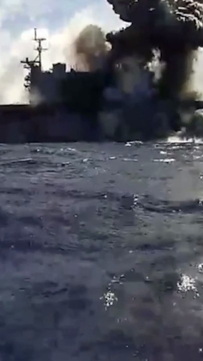 US deploys kamikaze drone boats sinking ship in exercise