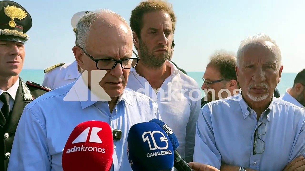 Al via demolizione stabilimenti a Ostia, Gualtieri e Giannini: “Restituiremo la spiaggia ai cittadini”