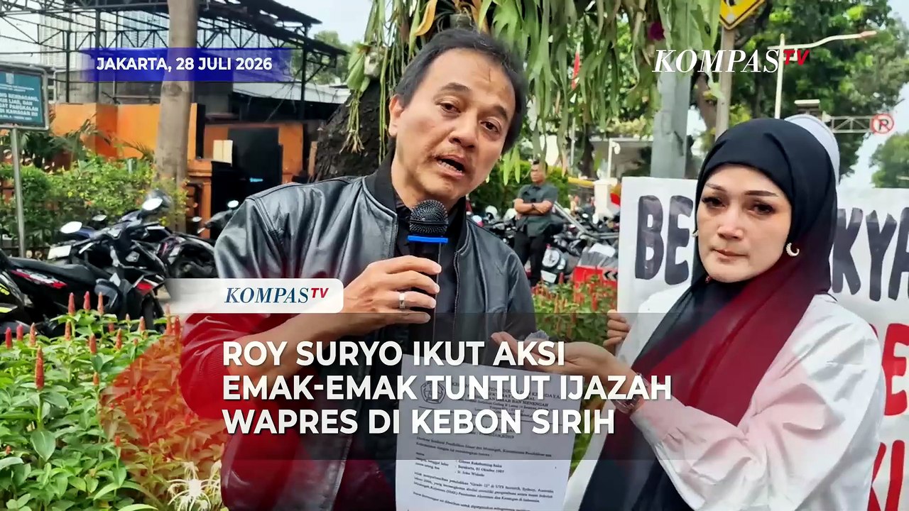 Roy Suryo Ikut Aksi Emak-Emak Tuntut Ijazah Wapres Gibran di Kebon Sirih