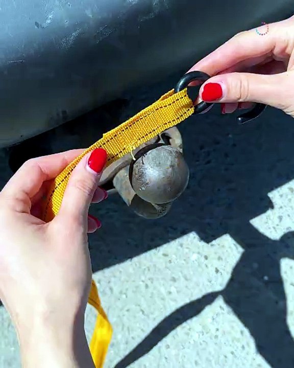 Secure it with this easy knot hack 🚗