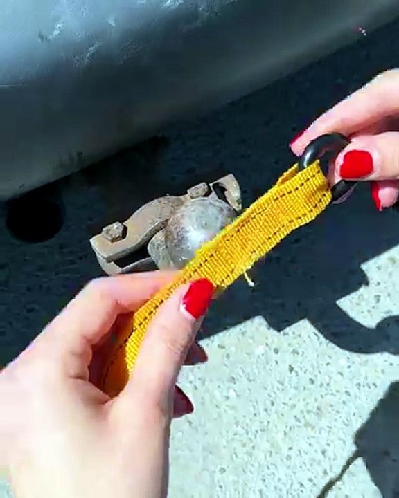 Secure it with this easy knot hack 🚗