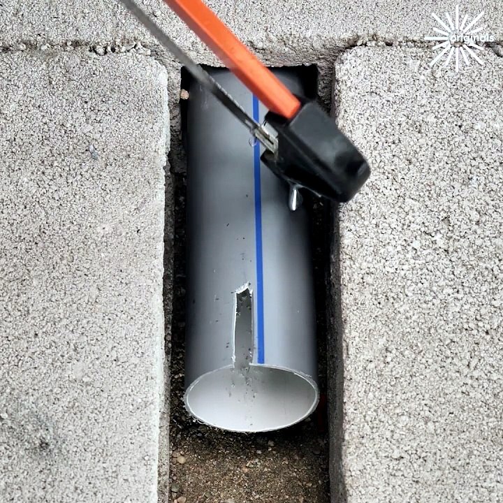 The correct way to cut a PVC pipe!