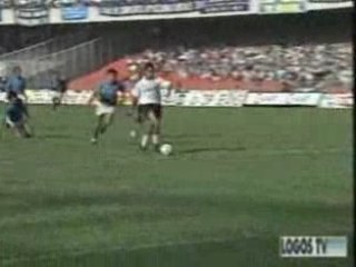 Roberto Baggio v Maradona's Napoli 1989