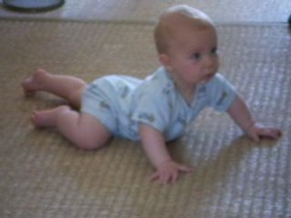 JE COMMENCE À MARCHER À 4 PATTES