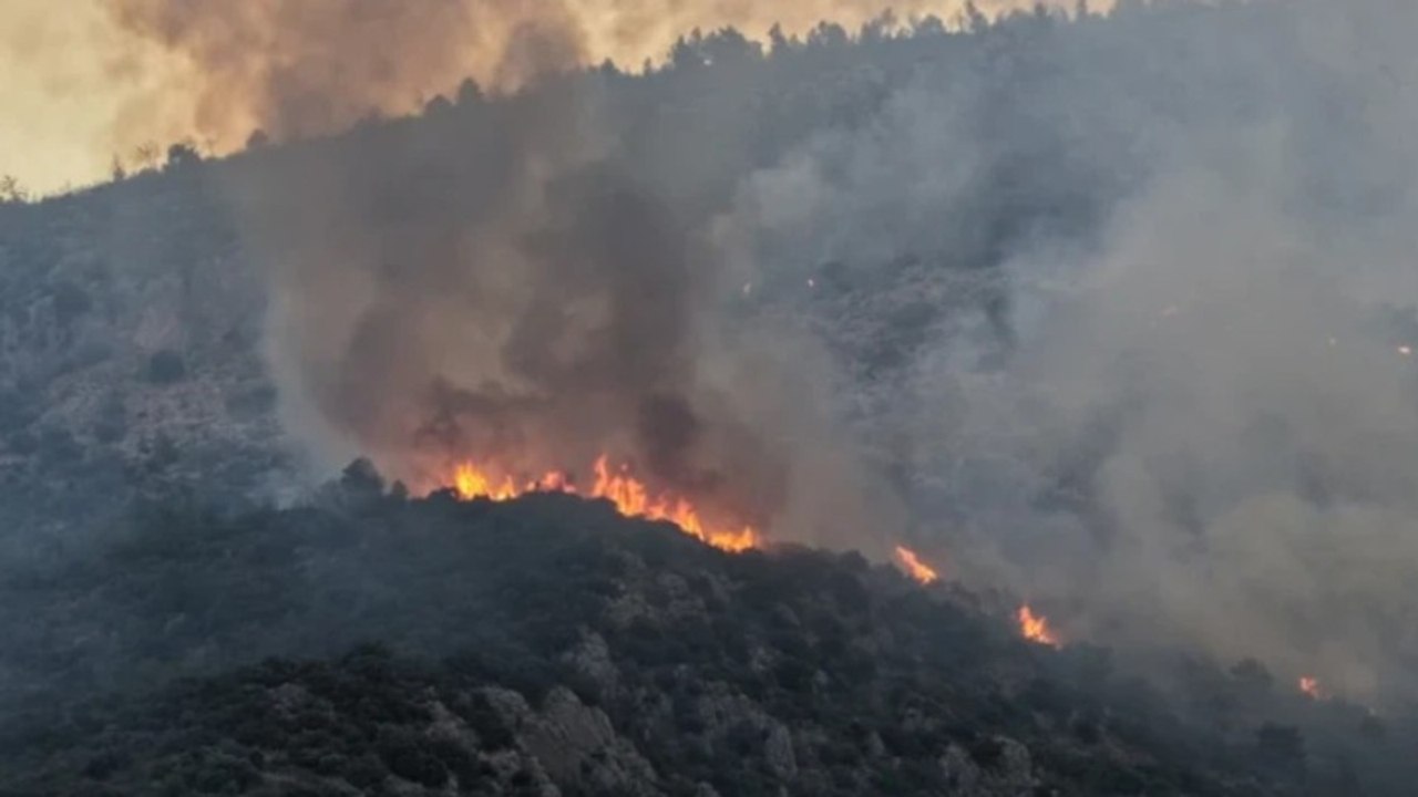 Antalya'daki orman yangınına müdahale sürüyor