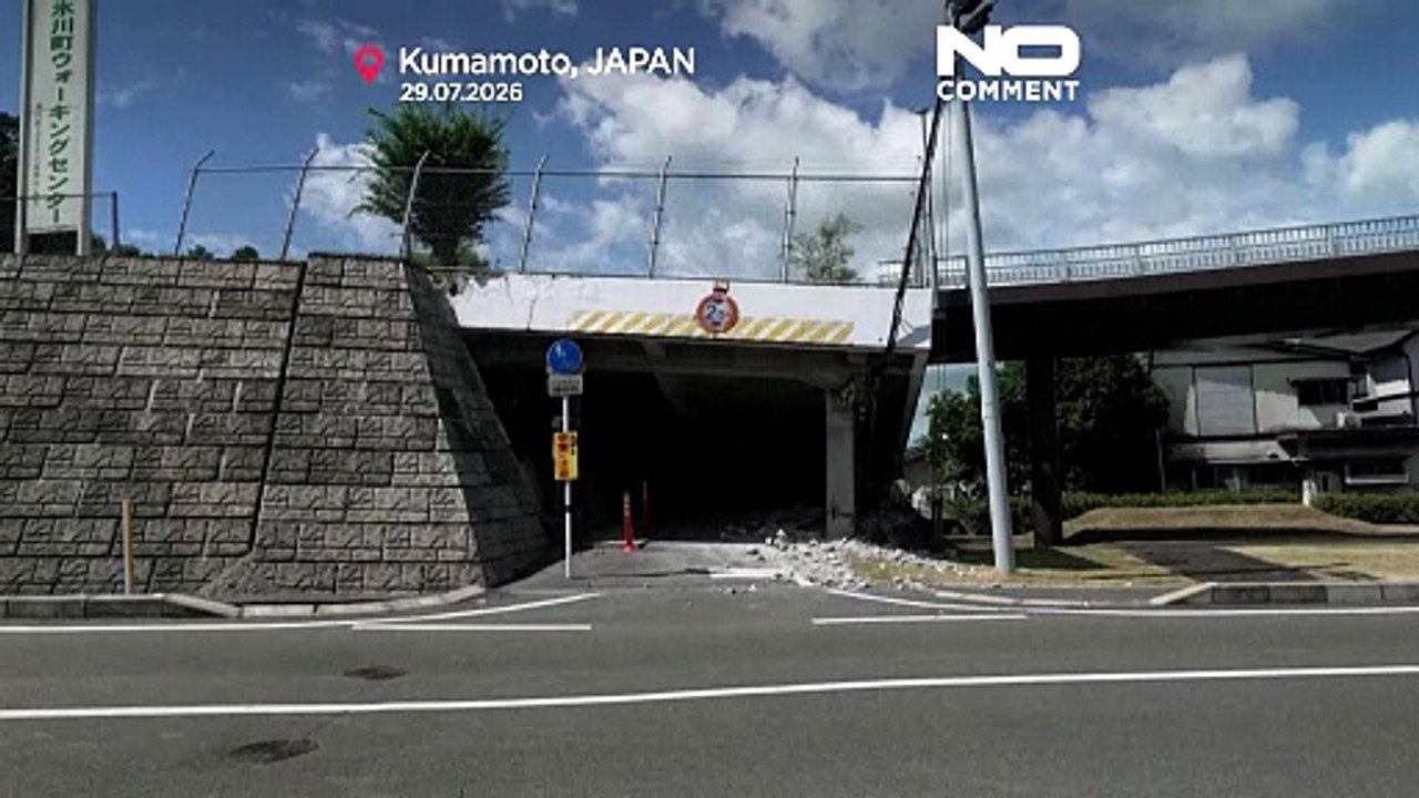 Kumamoto'da deprem: haber merkezi sallandı, çalışanlar masaların altına sığındı