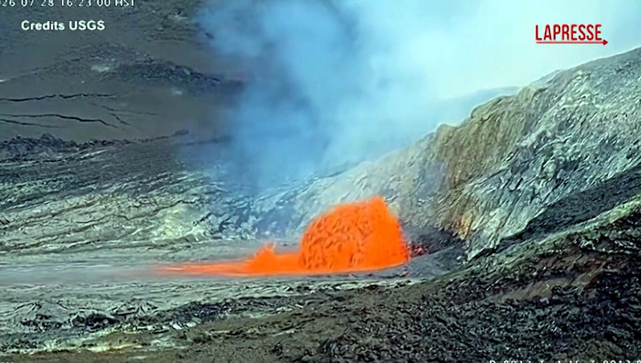 Hawaii, la lava fuoriesce dal vulcano Kilauea: le spettacolari immagini