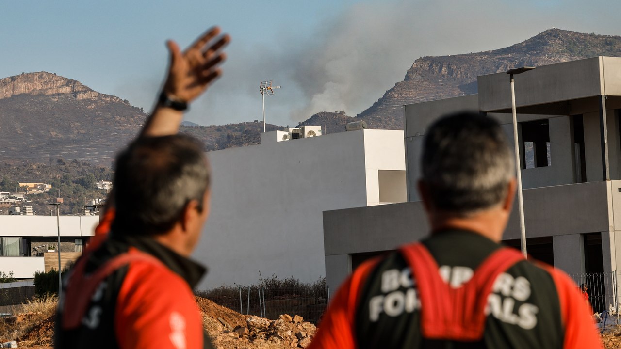 El incendio de la Vall d'Uixó (Castellón) avanza sin control y ya ha arrasado 10.000 hectáreas