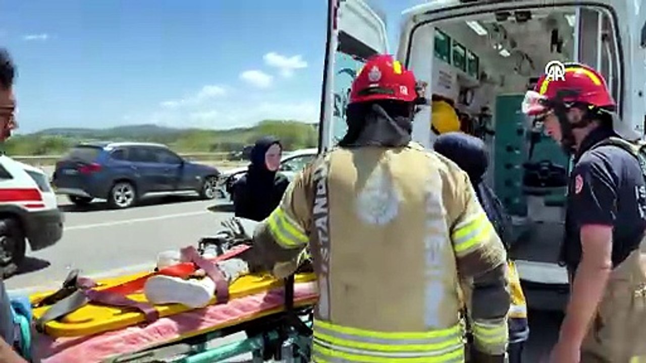 Pendik'te iki otomobilin çarpıştığı kazada 2 kişi yaralandı