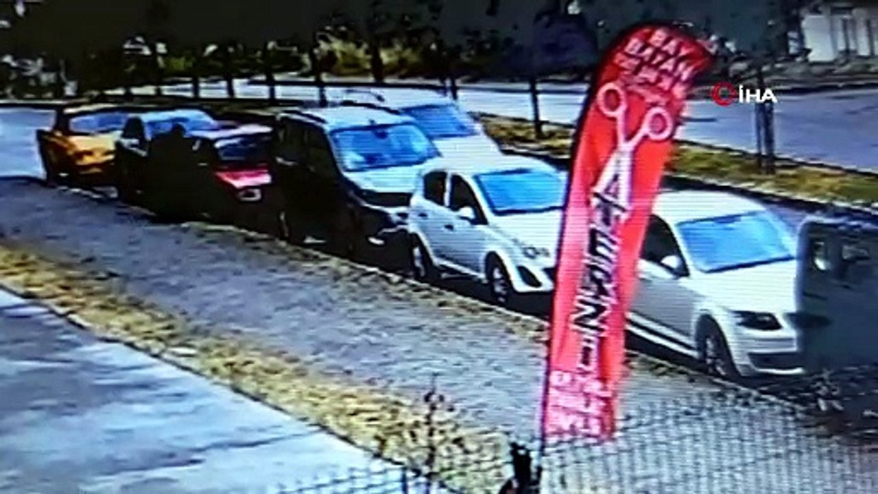 Beyzbol sopalarıyla darbedildi: O anlar kamerada