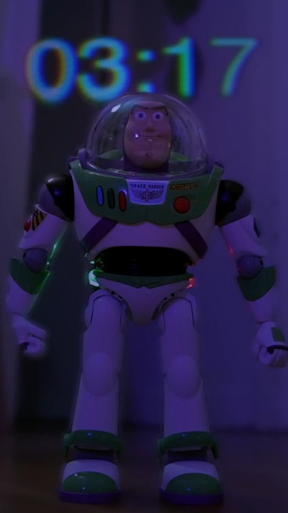 Mon BUZZ L’ÉCLAIR vient de se réveiller tout seul… 🤐