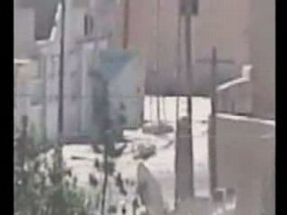 redeyef la police saccage les maisons (flagran delit)