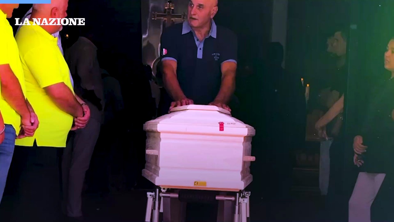Il funerale di Edoardo, il nonno: "Era buono e gentile"