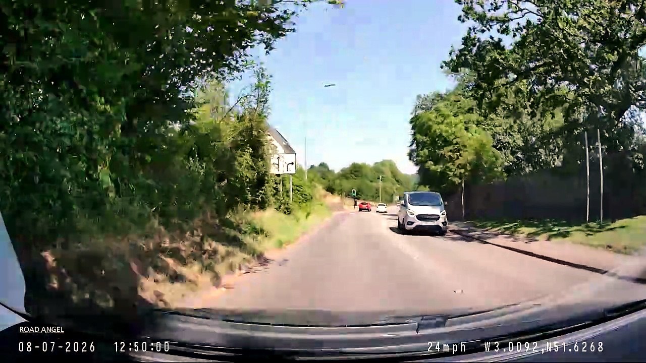 Llantarnam district centre parking chaos contin...