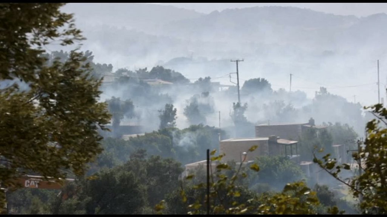 Grecia, incendi a Creta: morti tre vigili del fuoco, 8.000 sfollati