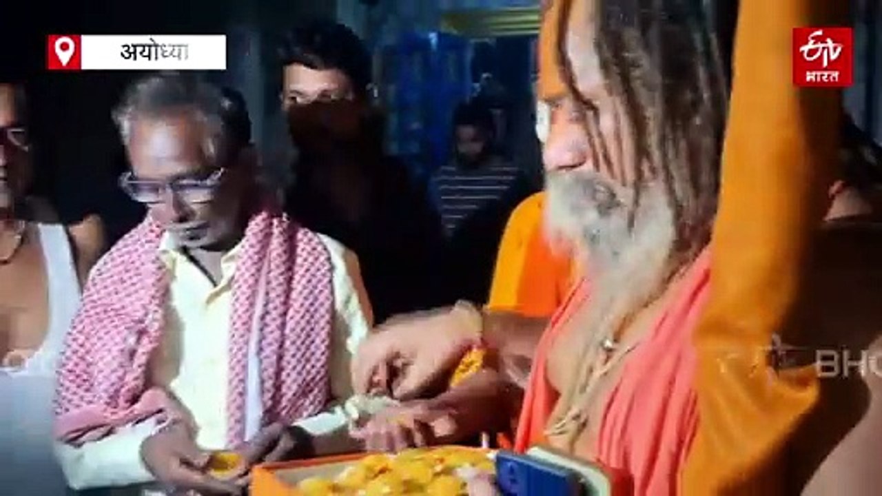 अयोध्या में दीवाली; वंदे मातरम कानून बनने पर संतों ने बांटी मिठाई, इकबाल अंसारी बोले- भारत माता की जय
