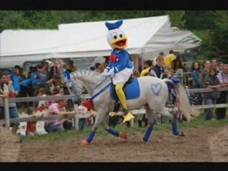 Donald & Daisy ds "La famille Donald" ; spectacle Montferrat