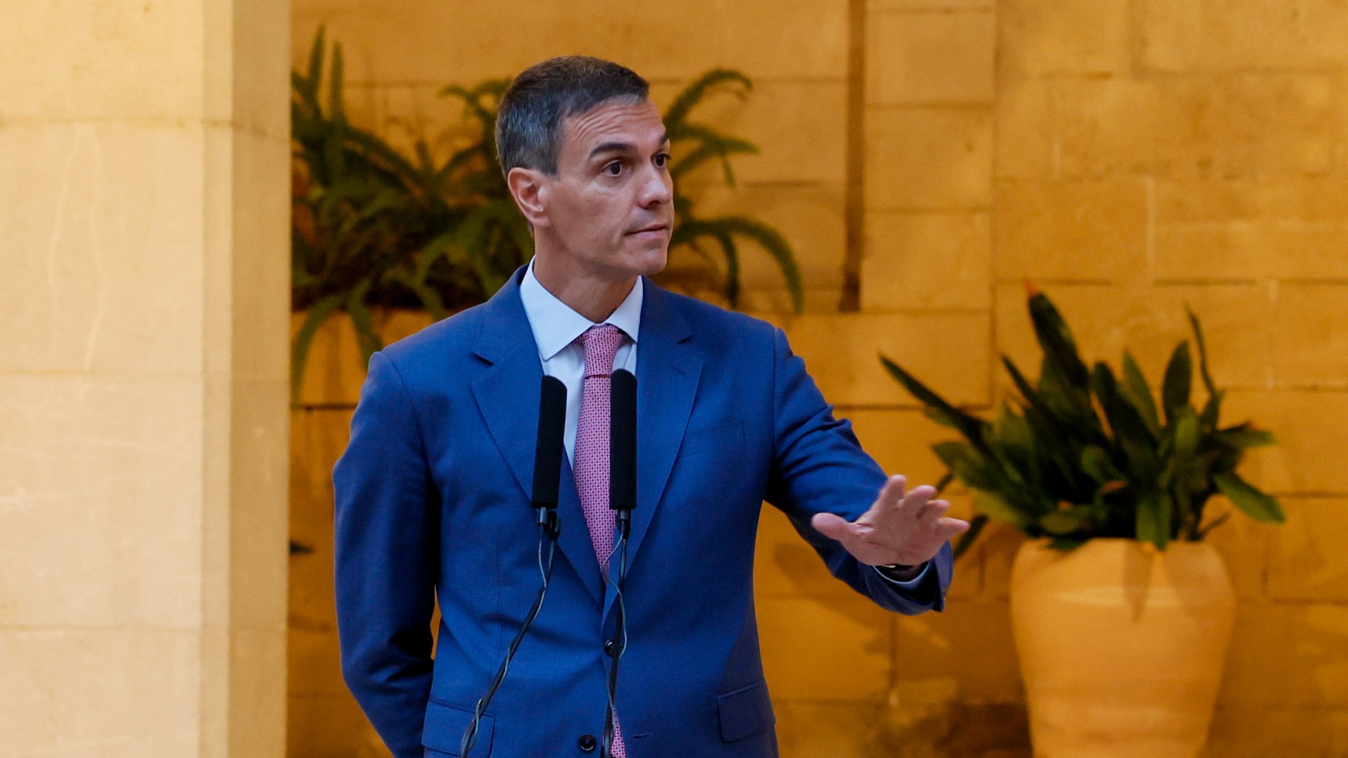 Sánchez denuncia una «violación de la integridad territorial» de España y señala al Supremo
