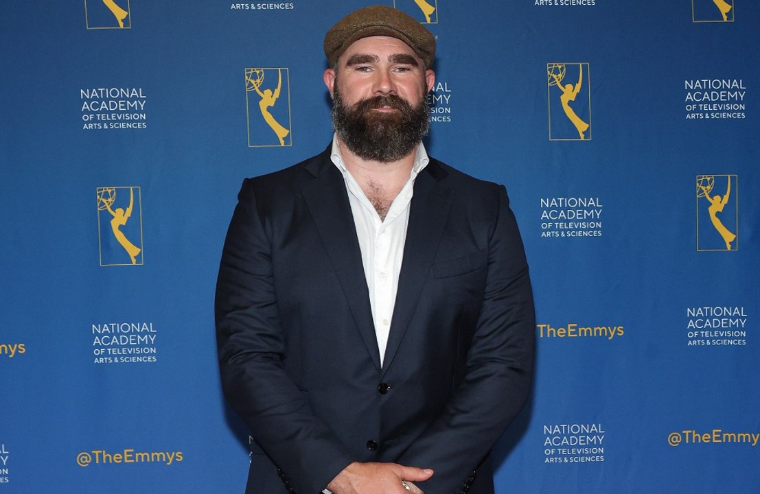 Jason Kelce überrascht: Noch keine Hochzeitsfotos von Taylor Swift und Travis Kelce geleakt