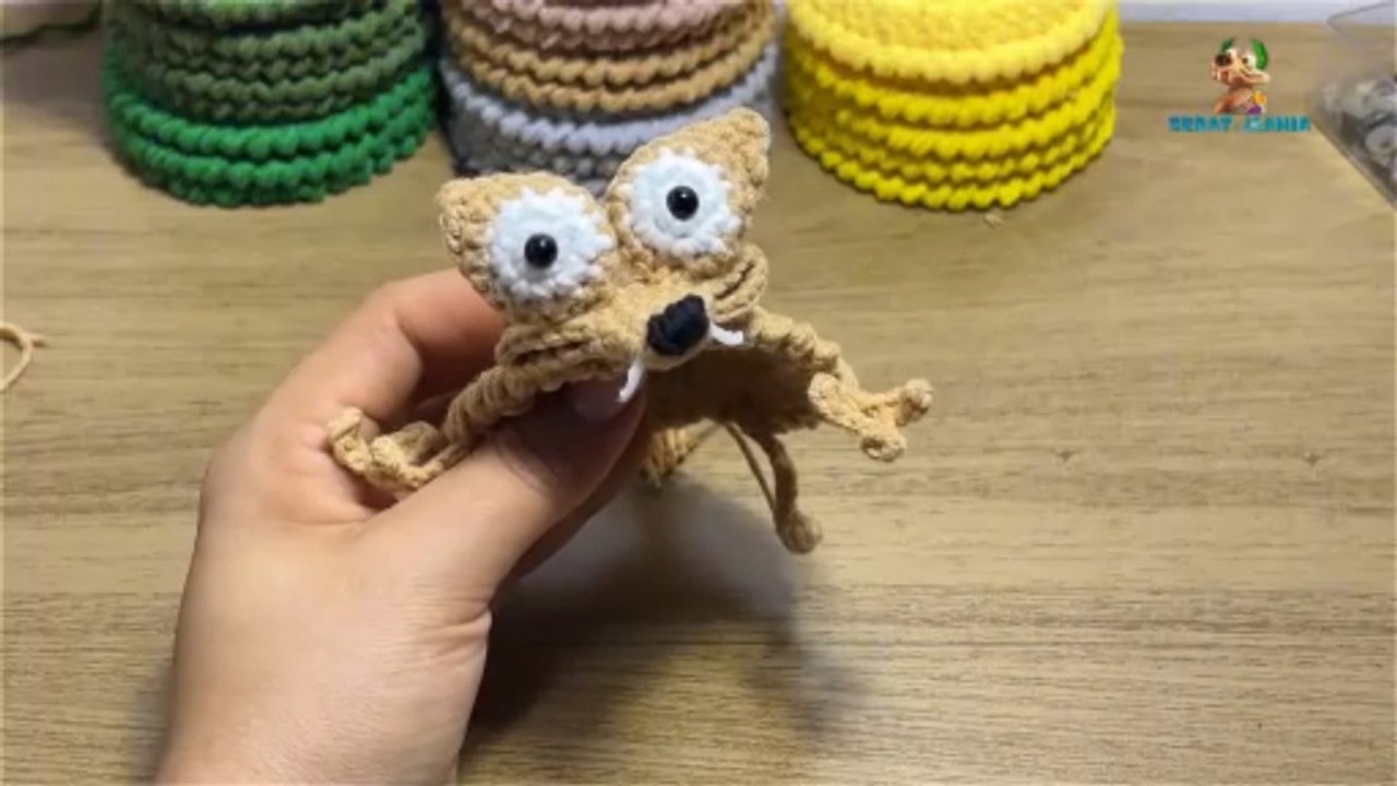 SCRAT - THE SCRATISTS - CROCHET - AMIGURUMI - COASTER v25 - BRAZIL - POR