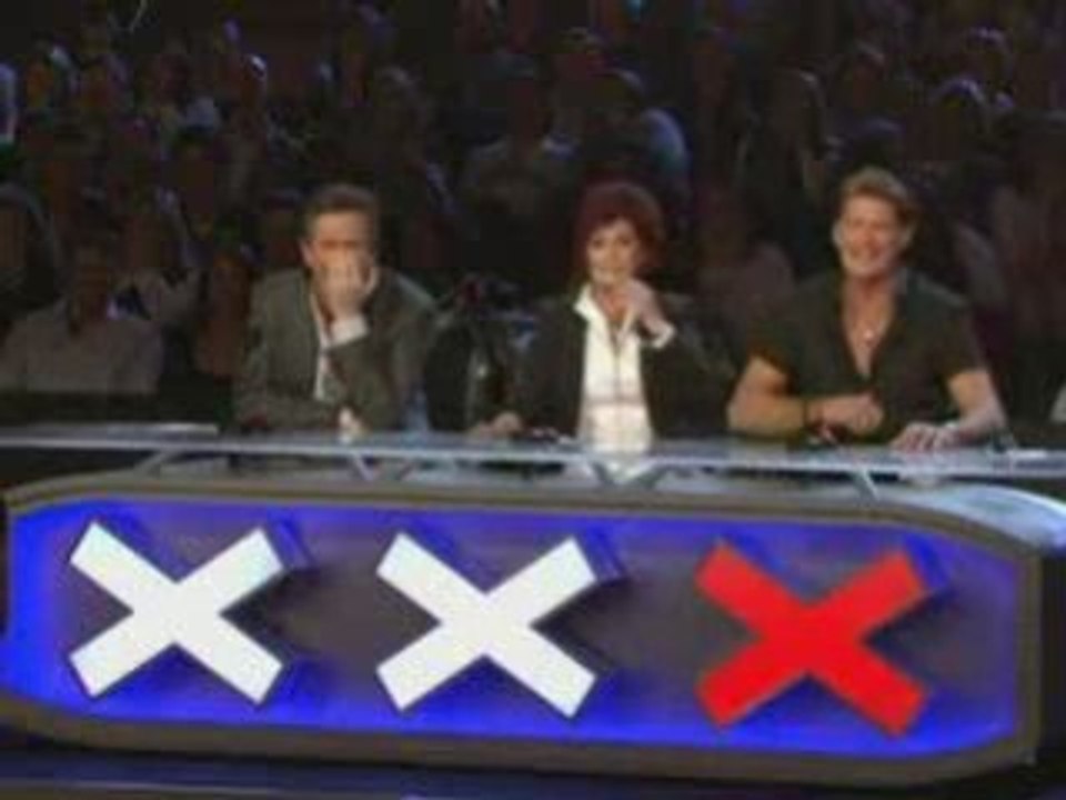 Du karaté avec ses seins - Vidéos Humour Télévision