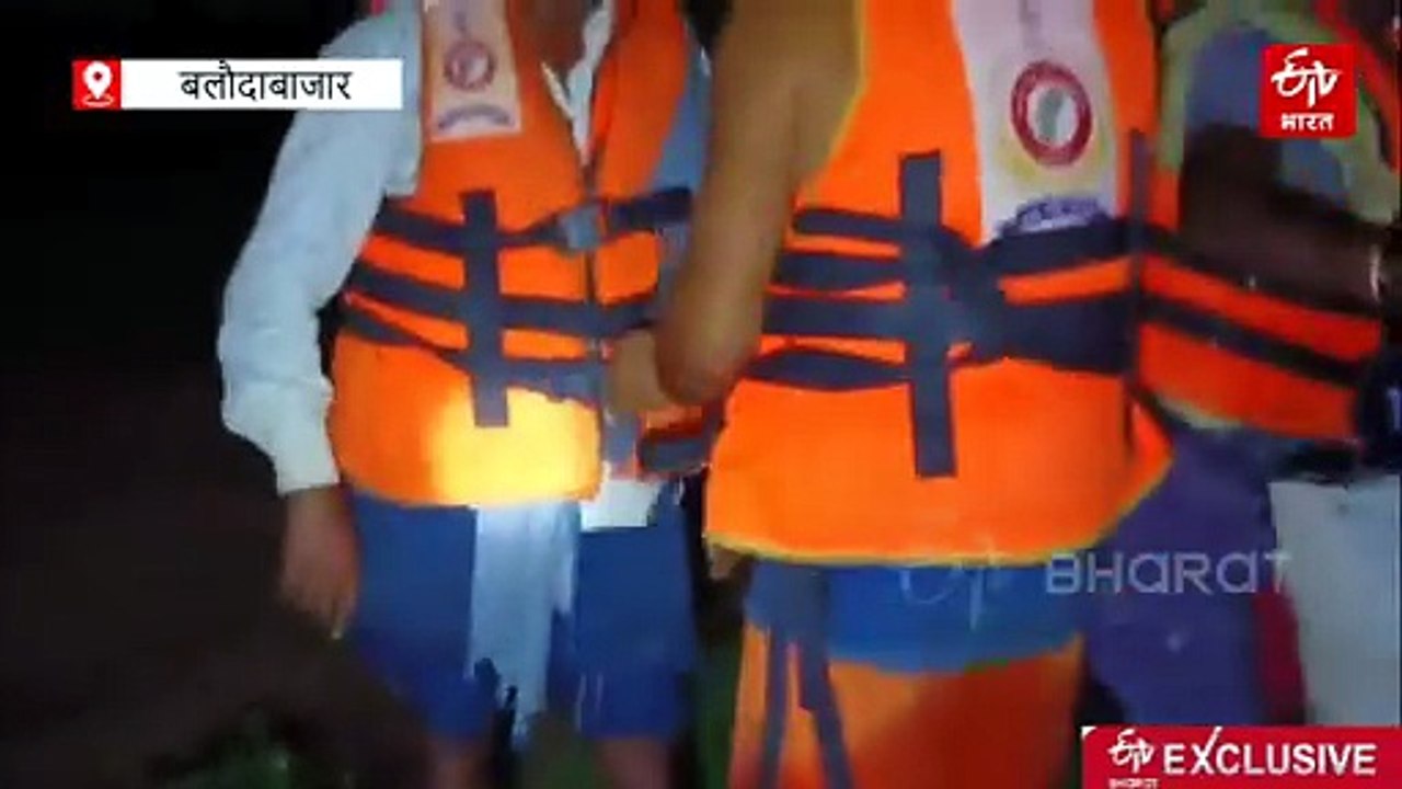 जीवनदायिनी महानदी में जीवन बचाने का संघर्ष, जान पर खेलकर ग्रामीणों का किया गया रेस्क्यू, ग्राउंड जीरो से ईटीवी भारत की रिपोर्ट