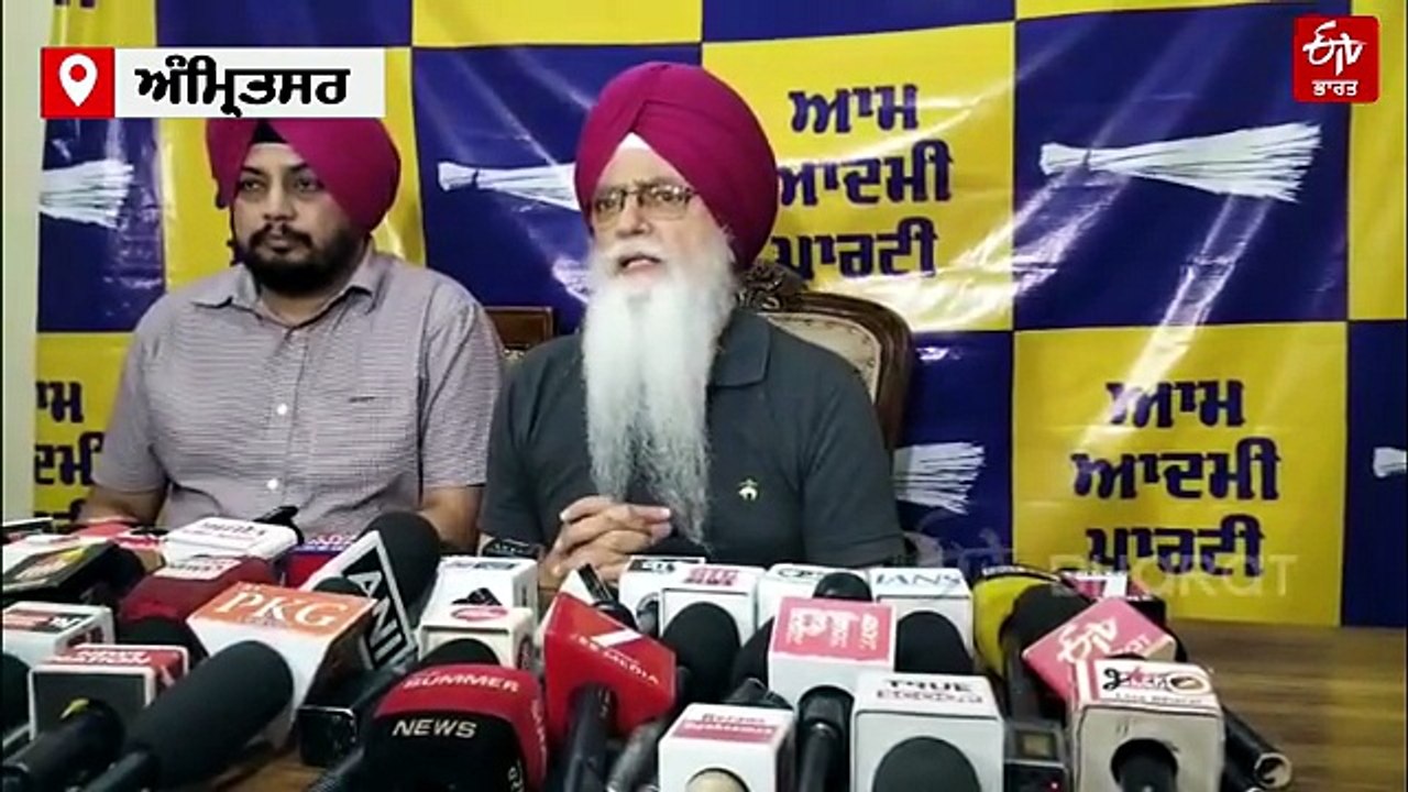 ਸੜਕਾਂ 'ਤੇ ਲੱਗੇ ਕੂੜੇ ਦੇ ਢੇਰ, ਦੁਖੀ ਲੋਕ ਸਰਕਾਰ ਅੱਗੇ ਕੱਢ ਰਹੇ ਤਰਲੇ ! ਸੁਣੋਂ ਕੀ ਬੋਲ ਰਹੇ 'ਆਪ' ਲੀਡਰ