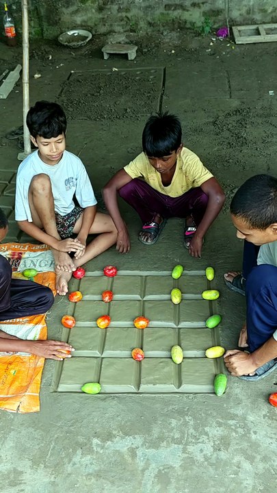 Bahut acche game khelen ine bacchon ne