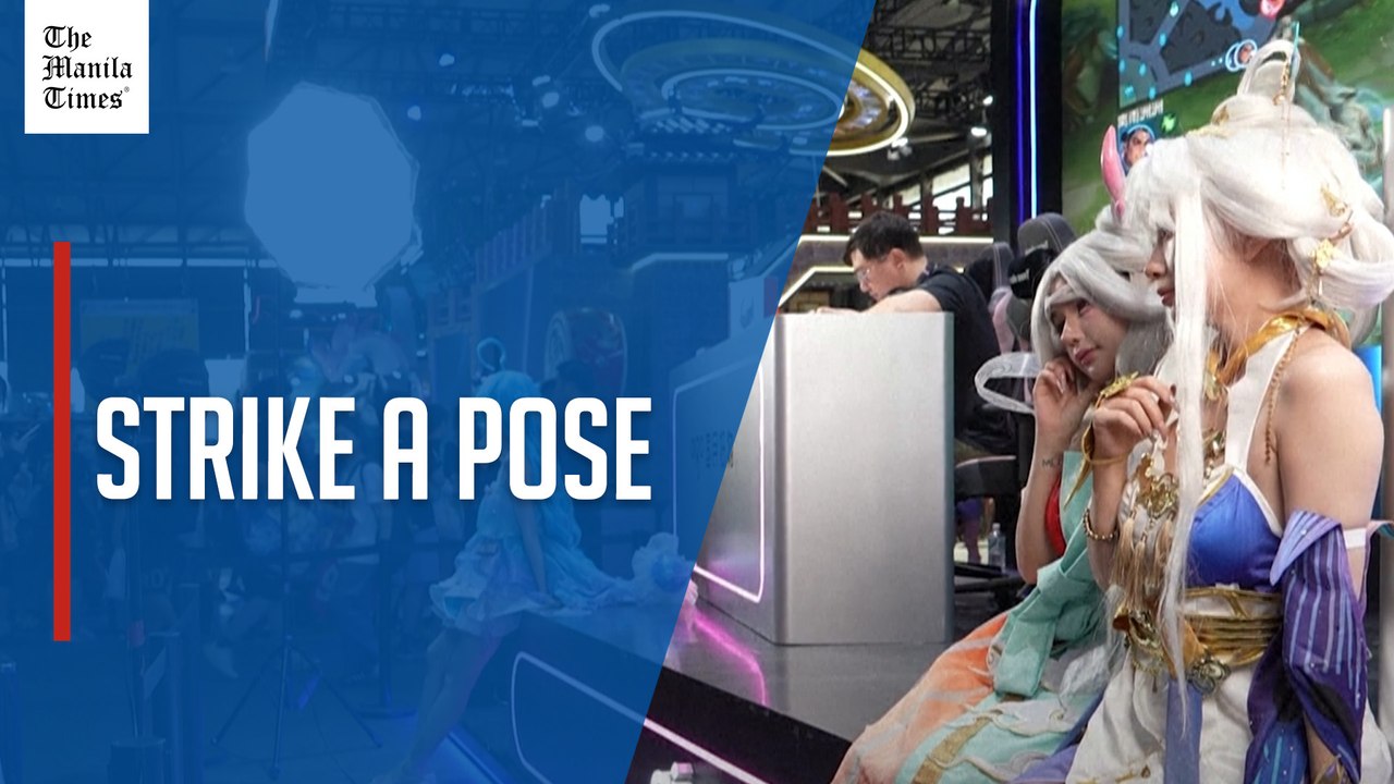 Cosplayers bring fantasy world to life at massive Chinese gaming convention