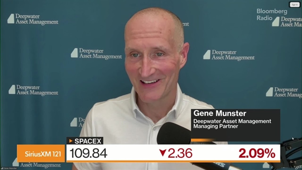 Combining Tesla and SpaceX Makes 'A Ton of Sense' Says Munster