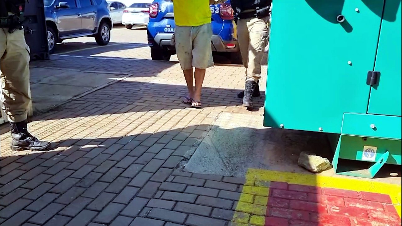 Homem tenta fugir da PM e acaba preso em Cascavel