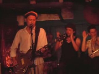 Le Cabaret de la Crevette d'Acier:Oldelaf chanteur de Mexico