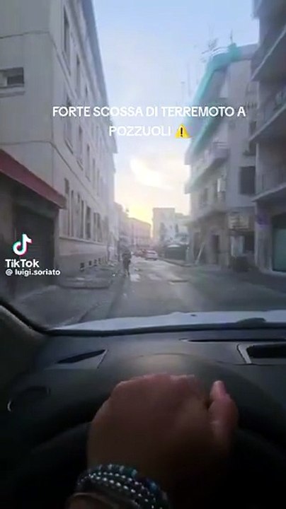 Terremoto Campi Flegrei, danni e paura: "Mamma mia"