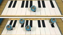 ¡Gatos tocando un piano gigante!