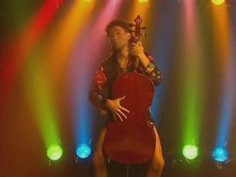 Manitas de la bitas au violoncelle