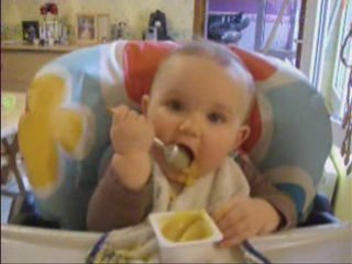 Maya qui mange