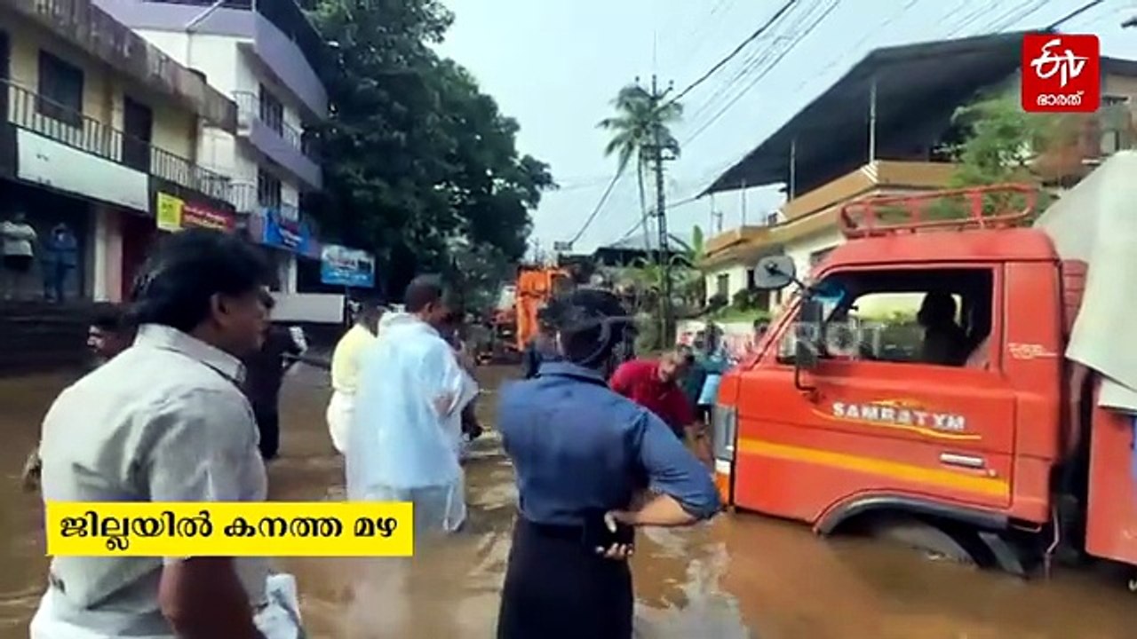 പത്തനംതിട്ടയില്‍ പെരുമഴ;പമ്പ കരകവിഞ്ഞു, റാന്നി ടൗണ്‍ വെള്ളത്തിനടിയില്‍