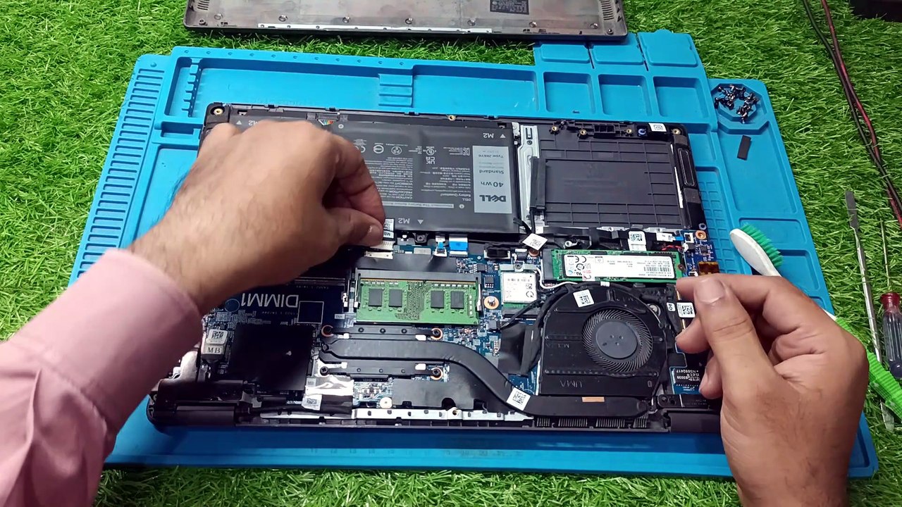 Dell latitude 3410 No Display - Charging light...
