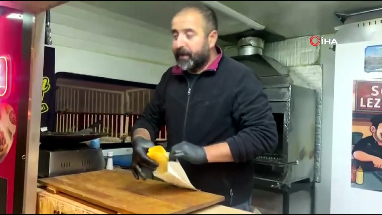 Sivas’ta sıra dışı müşteri: Her akşam paket alıyor!